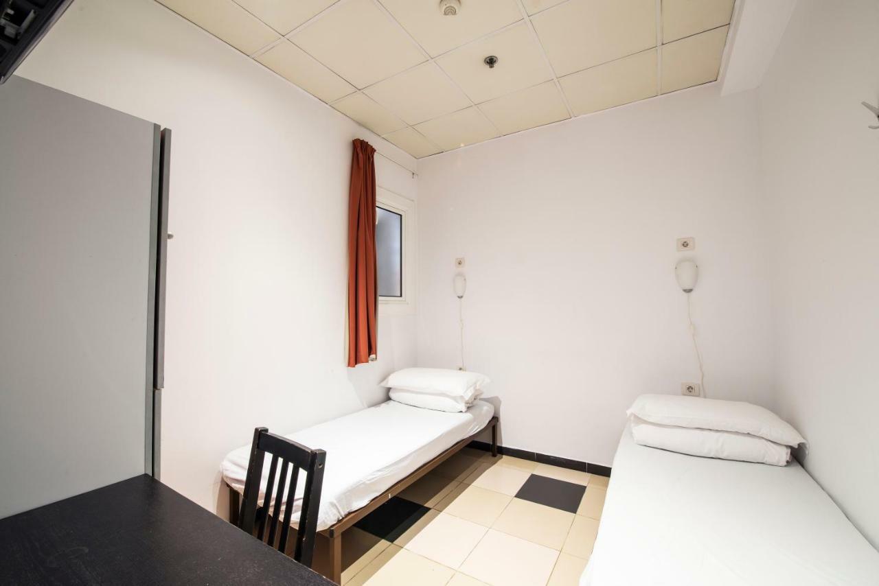 Bed 2-Bed Female Dorm Ensuite